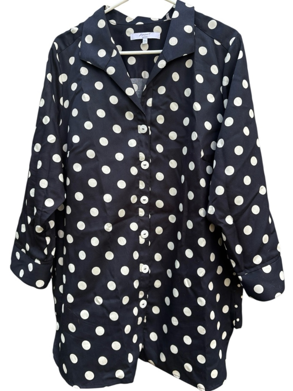 EUC Foxcroft Black Ivory Dot Button Front 3/4 Sleeve Top